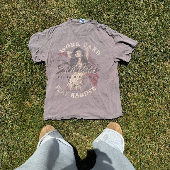 Y2K Distressed Scarlett's Graphic Tee - Picture 1 of 3